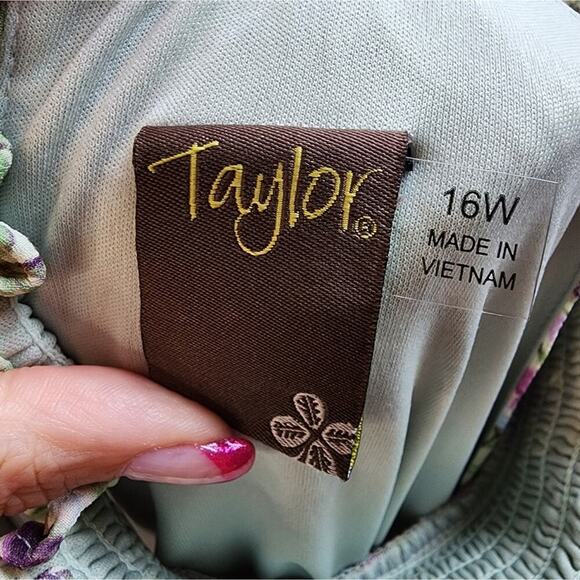 TAYLOR FLORAL NEW MAXI DRESS SIZE 16W - Picture 8 of 9